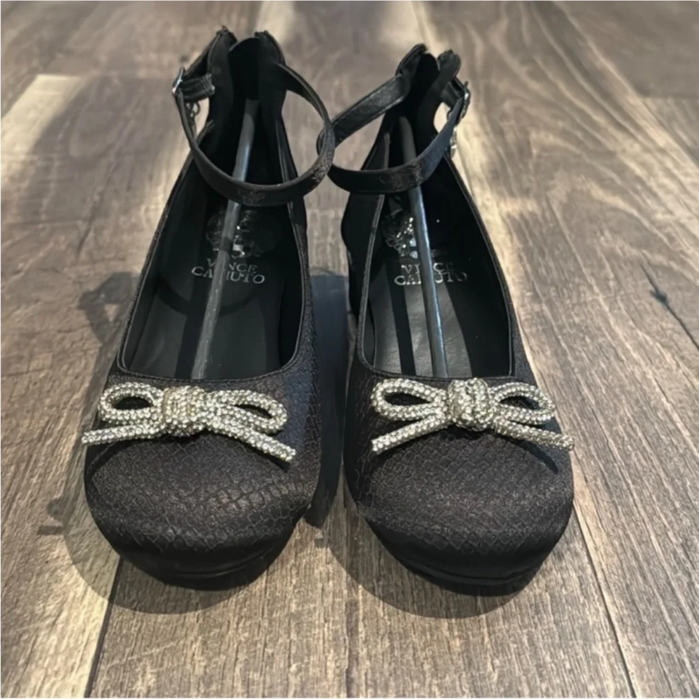 New authentic Vince Camuto girls black dress shoes sz 3 display